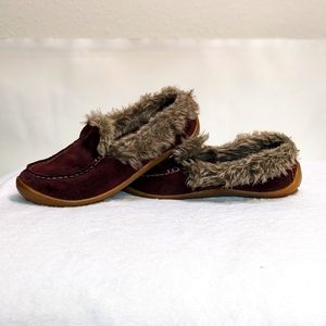 Columbia|| Women's slippers minx omni heat burgundy with brown fur size 9